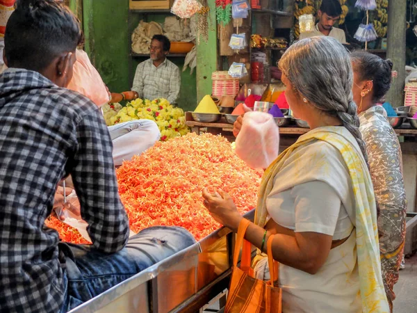 Mysuru Mysore Karnataka Indien Febuar 2018 Eine Indische Frau Wählt — Stockfoto