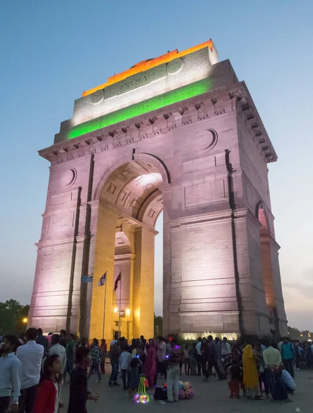 Нью Дели Индия Марта 2018 Индийские Туристы Собираются Вокруг Ворот — стоковое фото