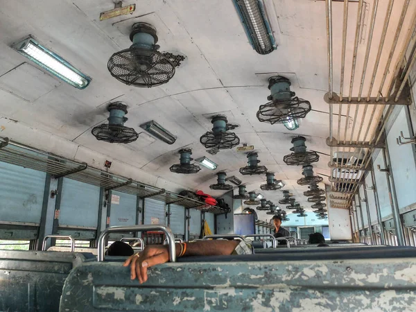 Hindistan Ikinci Sınıf Klimasız Tren Margao Goa Dan Gokarna Gidiyor — Stok fotoğraf