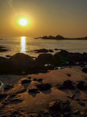 Hindistan 'ın güneybatısındaki bu güzel sahilin batan güneşi ve sakin denizleri..