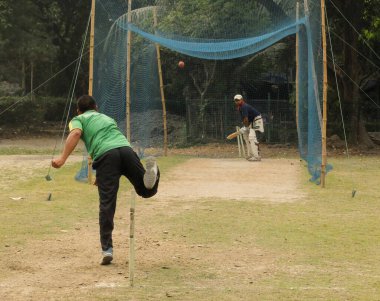 KOLKATA, Batı BENGAL / INDIA-MARCH 15 2018: Kriket antrenörleri Kalküta kriket antrenörlüğü merkezi, Dhakuria, Lake Club, Dhakuria.