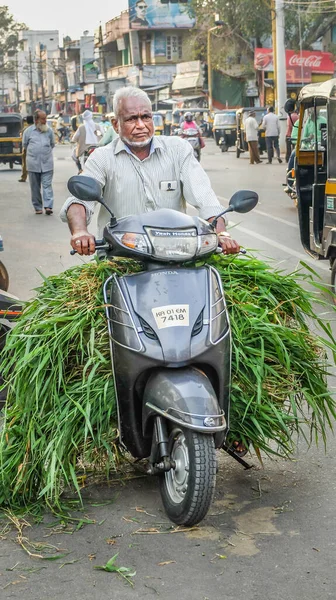 Mysuru Mysore Karnataka India Febuary 2018 Elderly Man Rides Scooter — ストック写真