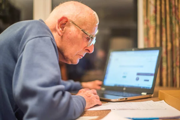 Old man of 93 years having trouble using his computer to check his finances online,very challenging for old people.