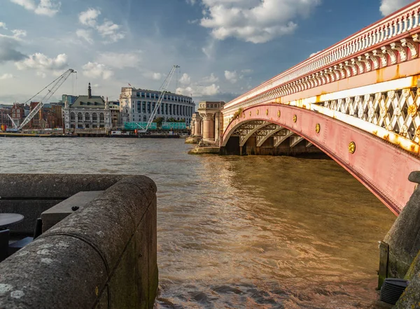 South Bank River Thames Hot Sunny Early Evening Mid Summer — 图库照片