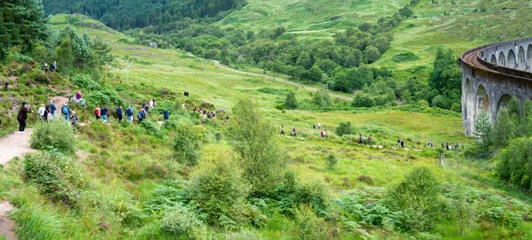 Glenfinnan Inverness Shire Scottish Highlands Липня 2022 Довга Лінія Людей — стокове фото