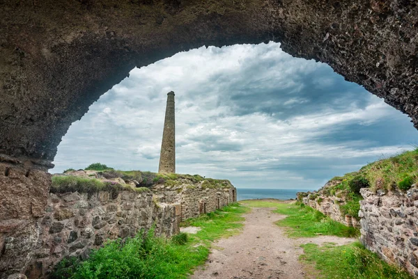 Stará Stezka Lemovaná Kamennými Zdmi Vede Starého Vchodu Cornwallského Kamenného — Stock fotografie