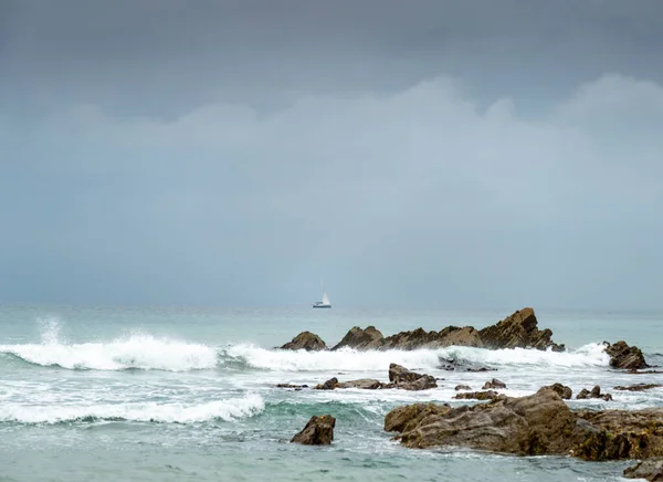 Passing Boat Heads Rocks Suggesting Danger Sea Lizard Peninsular Dollar — Stock Photo, Image