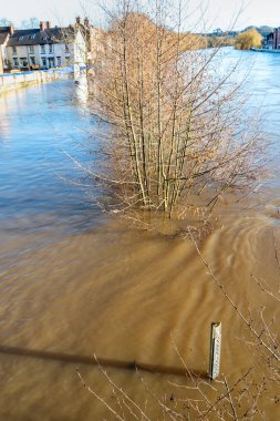 Küresel ısınma ve çevresel iklim değişikliği, su baskını ve Severn Nehri boyunca yaşayan insanların evleri, altyapısı ve işletmeleri için risk artarak her yıl daha da kötüleşiyor..