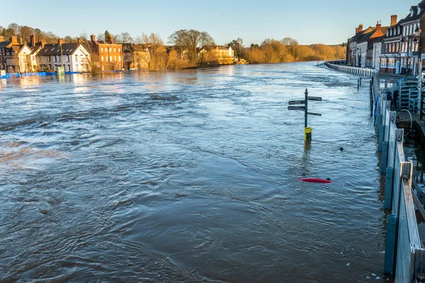 River Severn Swollen Rain Waters Mountains Causes Flooding Tourist Town — Stock Photo, Image