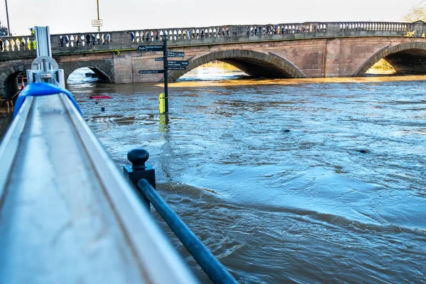 Рядом Мостом Через Реку Бьюдли Время Критически Высокого Уровня Рек — стоковое фото