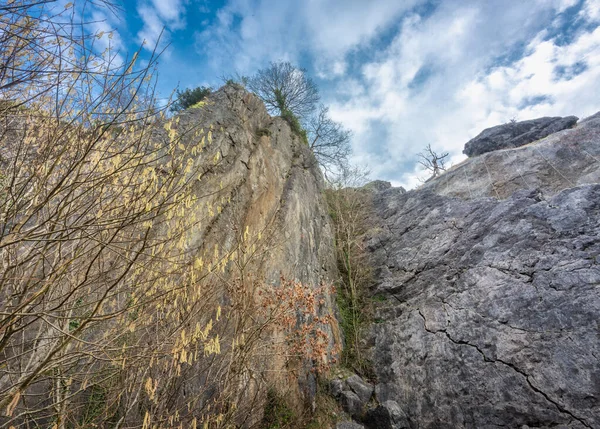 Large Impressive High Limestone Rock Cliff Promontory Dramatic South Wales — Stock Photo, Image