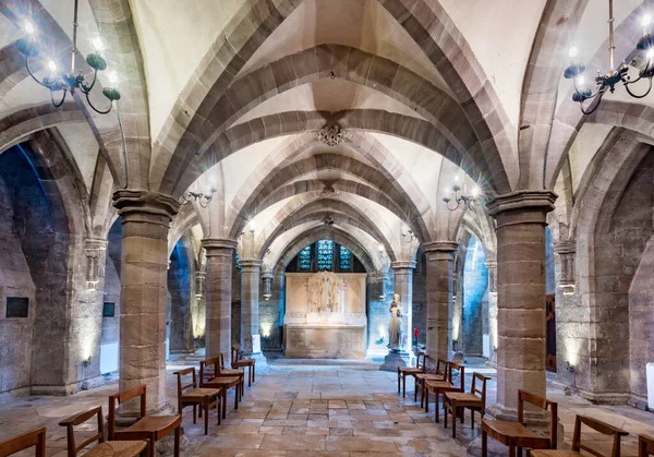 Pod Katedrálou Kostela Anglikánské Diecéze Zde Krásně Osvětlené Starobylé Oblouky — Stock fotografie