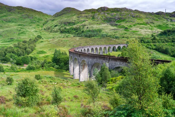 고가교 자코바이트 열차를 스코틀랜드 랜드를 가로지르는 인기있는 관광지 빅토리아 시대의 — 스톡 사진