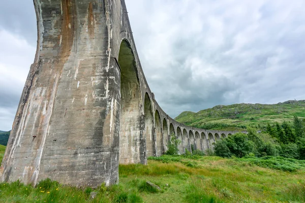 Jakobit Buharlı Lokomotif Trenini Taşıyan Uzun Dar Etkileyici Viyadük Inverness — Stok fotoğraf