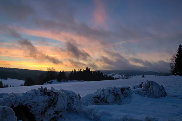Dağlarda şafak vakti