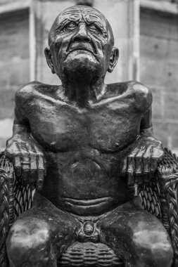 Balingen, Baden-Wuerrtemberg, Deutschland, 20. Haziran 2021, Guido Messer 'in Bronz heykeli Balingen' in merkezinde - Yaşlı Adam - Almanya