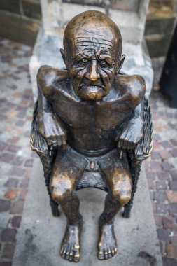 Balingen, Baden-Wuerrtemberg, Deutschland, 20. Haziran 2021, Guido Messer 'in Bronz heykeli Balingen' in merkezinde - Yaşlı Adam - Almanya