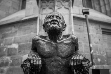 Balingen, Baden-Wuerrtemberg, Deutschland, 20. Haziran 2021, Guido Messer 'in Bronz heykeli Balingen' in merkezinde - Yaşlı Adam - Almanya