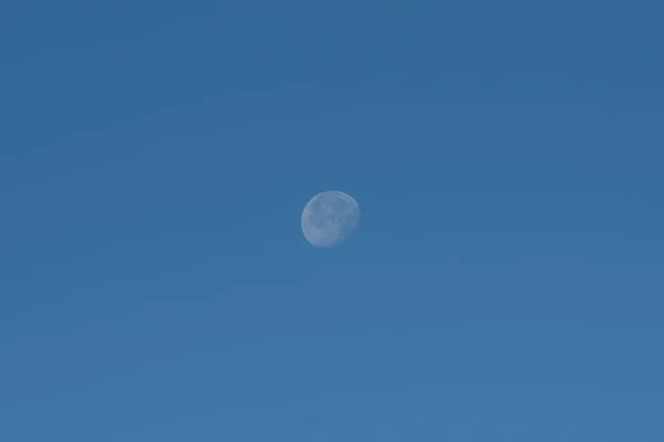 Lune Jour Contre Ciel Bleu Foncé Dessus Allemagne — Photo