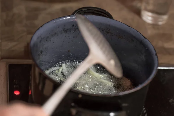 Anillos Cebolla Rodajas Una Olla Con Grasa Caliente Hacen Horno — Foto de Stock