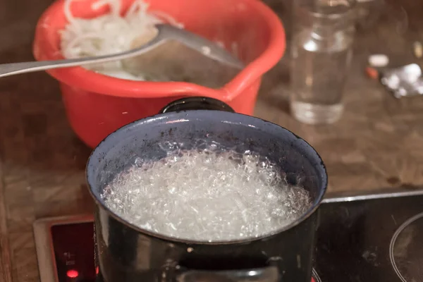 Anillos Cebolla Rodajas Una Olla Con Grasa Caliente Hacen Horno —  Fotos de Stock