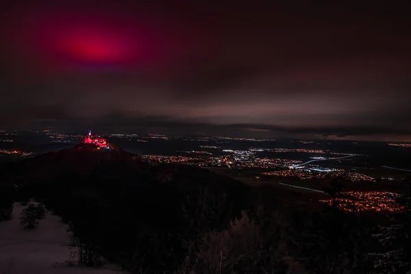 Zamek Hohenzollern Oświetlony Czerwono Nocy Bisingen Hechingen Niemcy — Zdjęcie stockowe