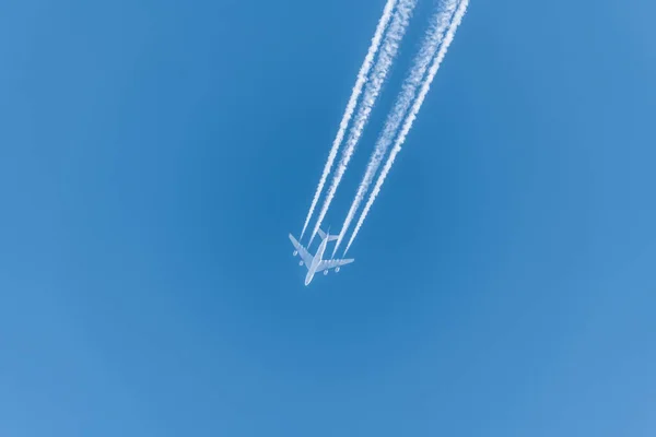 Airplane Blue Cloudless Sky Contrails Clouds Germany — Stock Photo, Image
