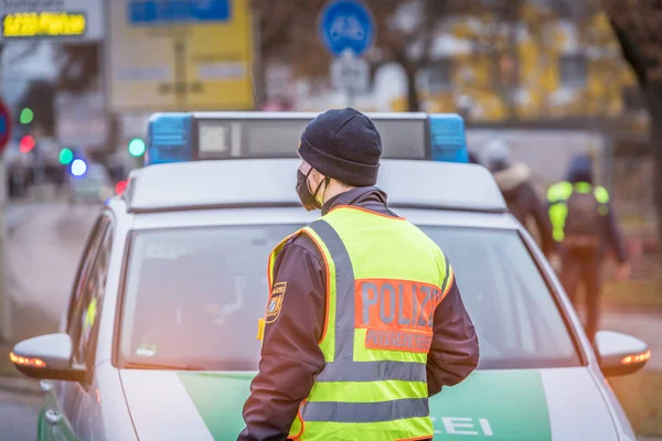 Ratisbona Baviera Alemania Enero 2022 Oficial Prensa Policía Frente Vehículo — Foto de Stock