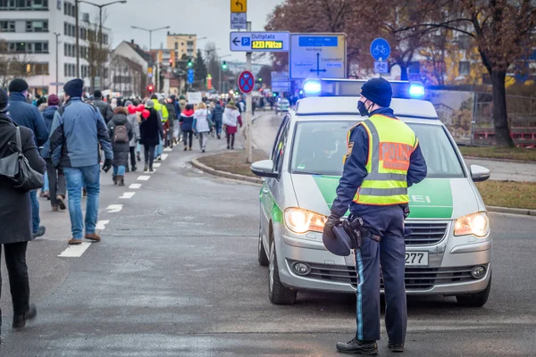 Ratisbona Baviera Alemania Enero 2022 Oficial Prensa Policía Frente Vehículo — Foto de Stock