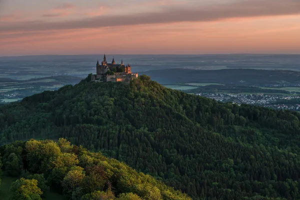 Wschód Słońca Zeller Horn Widokiem Średniowieczny Zamek Rycerski Burg Hohenzollern — Zdjęcie stockowe