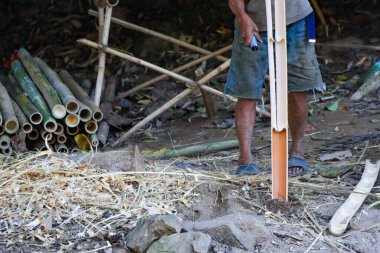 Bambu çok yönlü bir ahşap gibi hazırlanır..