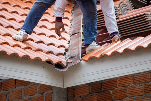 New Orange Roof Tiles Thick Plan Being Assembled Roof Builders — Stock Photo, Image