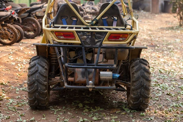 Buggy Amarillo Está Estacionado — Foto de Stock