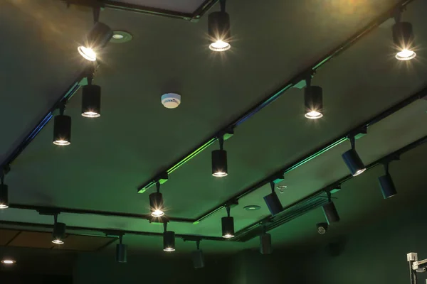 Reflektor Oświetlenie Sufitowe Centrach Handlowych Znakomity Design Piękny Kształt — Zdjęcie stockowe