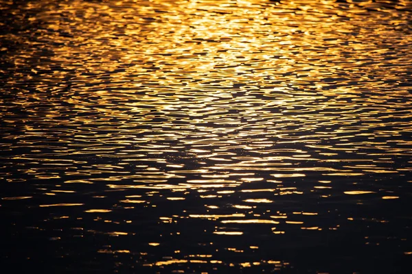 Close Textura Superfície Água Forma Sensível Reflita Luz Céu Olhar — Fotografia de Stock