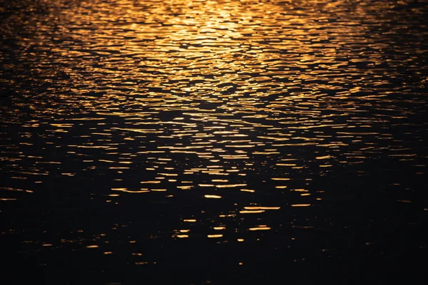 Close Texture Water Surface Sensitive Shape Reflect Light Sky Look — Stock Photo, Image