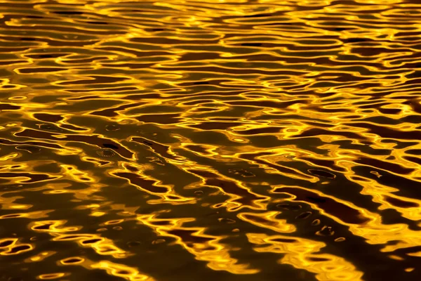 Nahaufnahme Textur Wasser Oberfläche Empfindlich Form Gold Texturen Solarreflexion Bequemer — Stockfoto