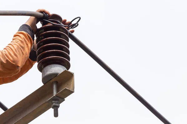 Los Postes Eléctricos Rurales Están Siendo Reparados Por Electricistas Que — Foto de Stock