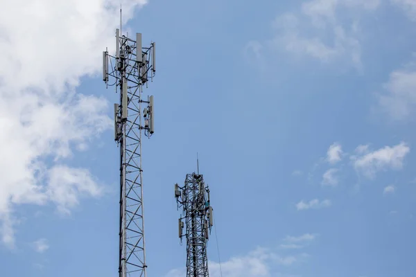 Zender Bovenop Een Gsm Paal Die Van Naar Wordt Opgewaardeerd — Stockfoto