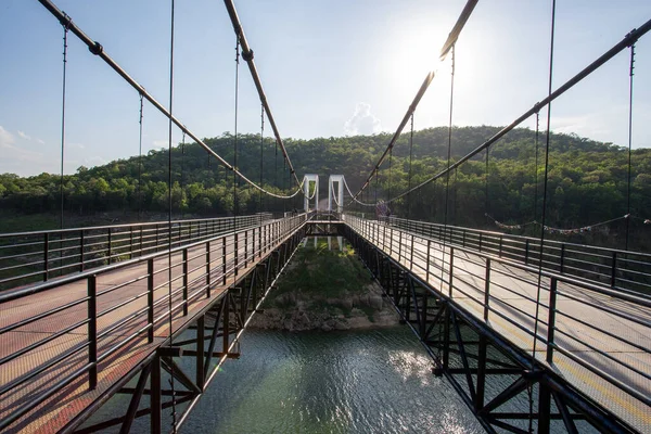 Ponte Sospeso Grandi Dimensioni Auto Può Guidare Attraverso Essa Ponte — Foto Stock