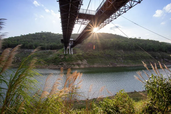 Ponte Sospeso Grandi Dimensioni Auto Può Guidare Attraverso Essa Ponte — Foto Stock