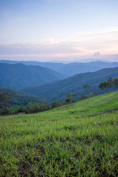 Sunset Paisagem Montanha Campos Verdes Áreas Agrícolas Que Tailândia Belas — Fotografia de Stock