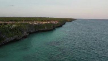 Adadaki günbatımının nadir görüntüleri, okyanus.