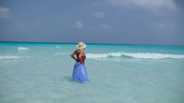 Woman Hat Sightseeing Beach Sea — 스톡 사진