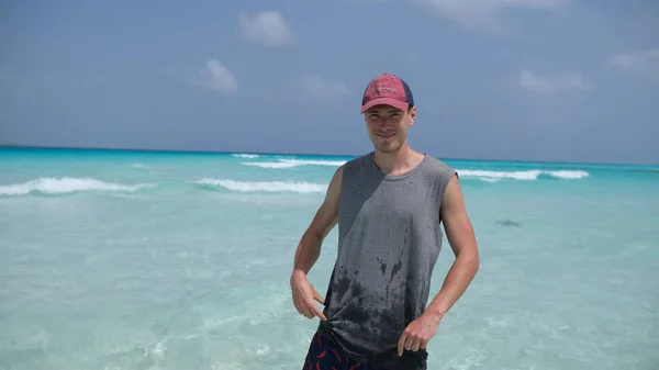 Man Smiling Standing Ocean Enjoying Vacations — Photo