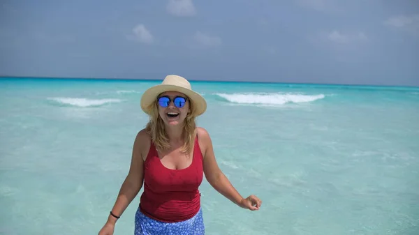 Extremely Happy Woman Background Ocean — Φωτογραφία Αρχείου