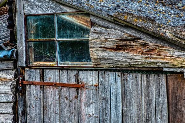 Oude Schuurdeur Met Raam — Stockfoto