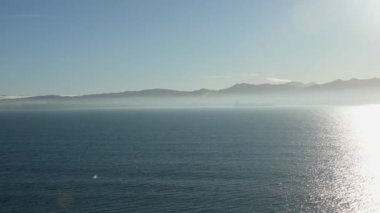 Su ve dalgalar bir yolcu gemisinden