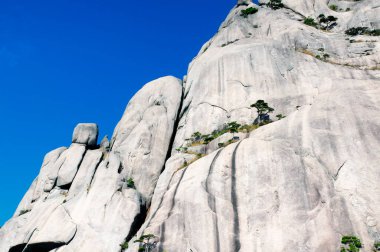 Huangshan veya Sarı Dağ 'ın dramatik manzarası Çin' in Anhui Eyaleti 'nde yer almaktadır..