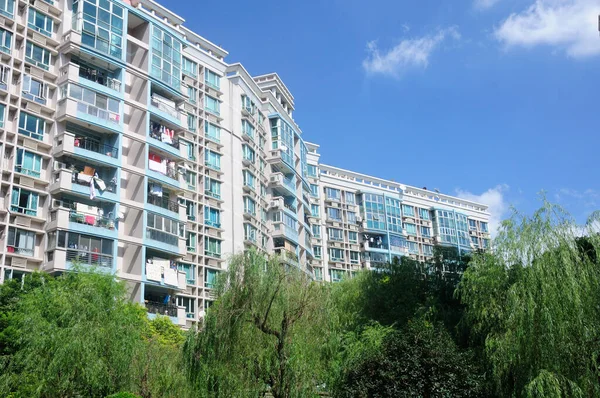 Apartment Buildings Longyang Road Shanghai China Blue Sky Sunny Day —  Fotos de Stock